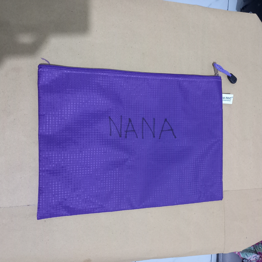 

Zipper Bag Tebal Bahan Parasut A4 V-Tec 6010-A4 - Map Kain Tebal - Map Plastik Resleting - Ungu