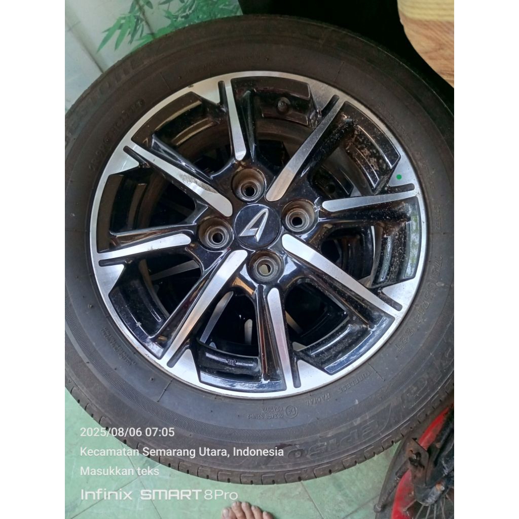 Velg dan ban Calya-Sigra 2024