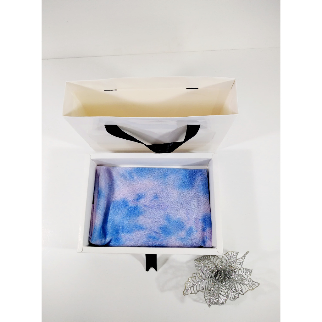 

Paperbox Kecil Putih Untuk Souvenir Uk 24,5 x 5,5 x 17,5 cm Untuk Hampers/Souvenir/Gift/DLL