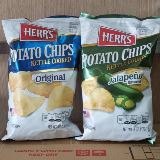 

Camilan Makanan Ringan Snack Impor Amerika Herrs / Herr's Potato Chips Kettle Cooked Varian Original, Jalapeno, Honey Sriracha, Carolina Reaper Extra Hot, Buffalo Blue Cheese Curls, Kettle Brand Krinkle Cut Varian Salt & Pepper, Sea Salt, Vinegar