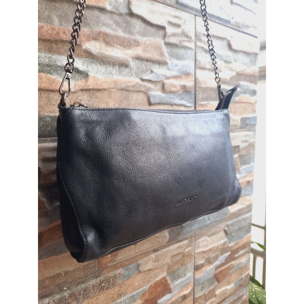 Sling Hitam Rantai LOVCAT - TAS PRELOVED BRANDED ORIGINAL
