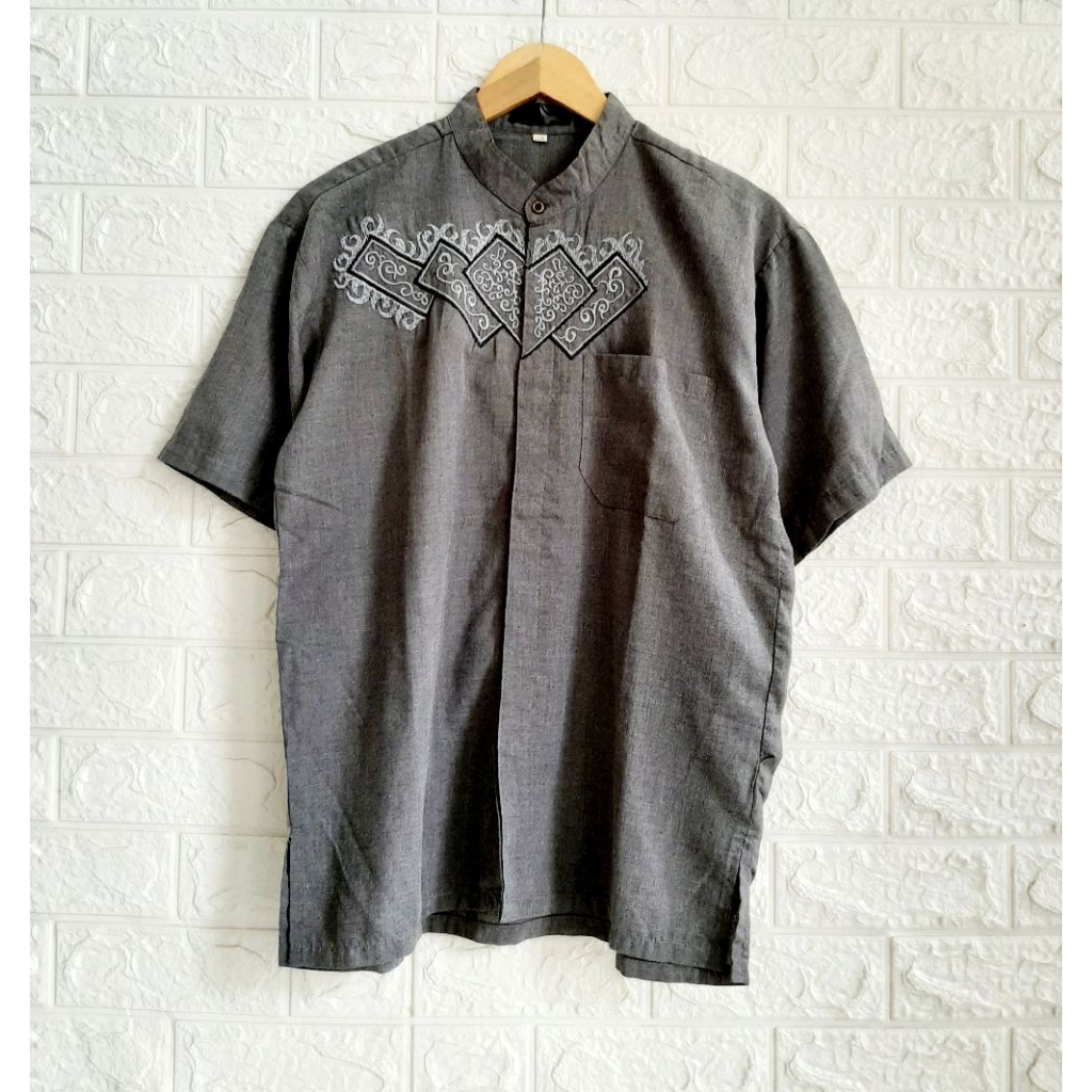 Atasan Koko Pria Abu Bordir Preloved Second