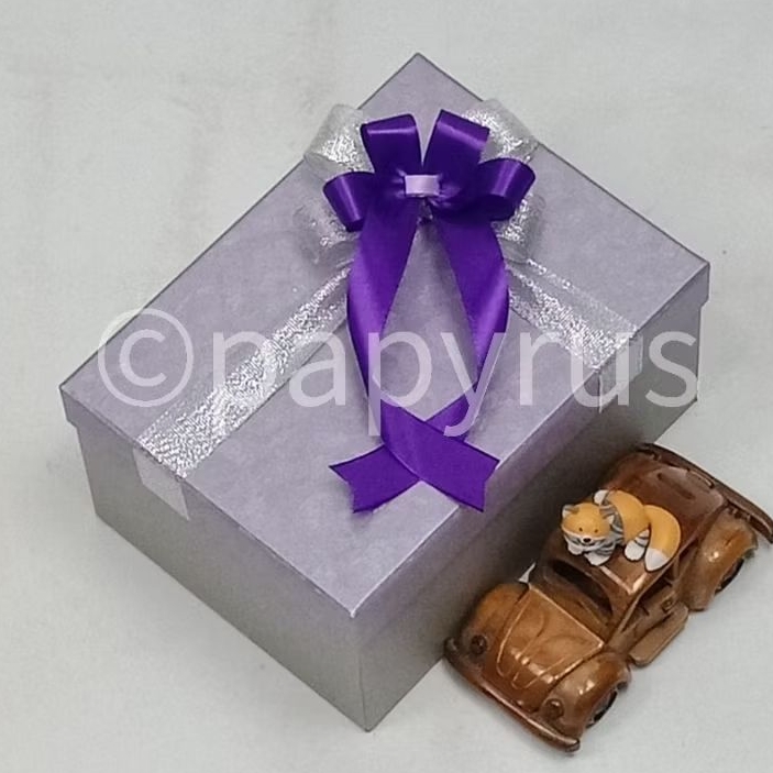 

PAPYRUS Kombinasi 15x20 Tinggi 10cm Kotak Kado Gift Box Hardbox Hampers V3