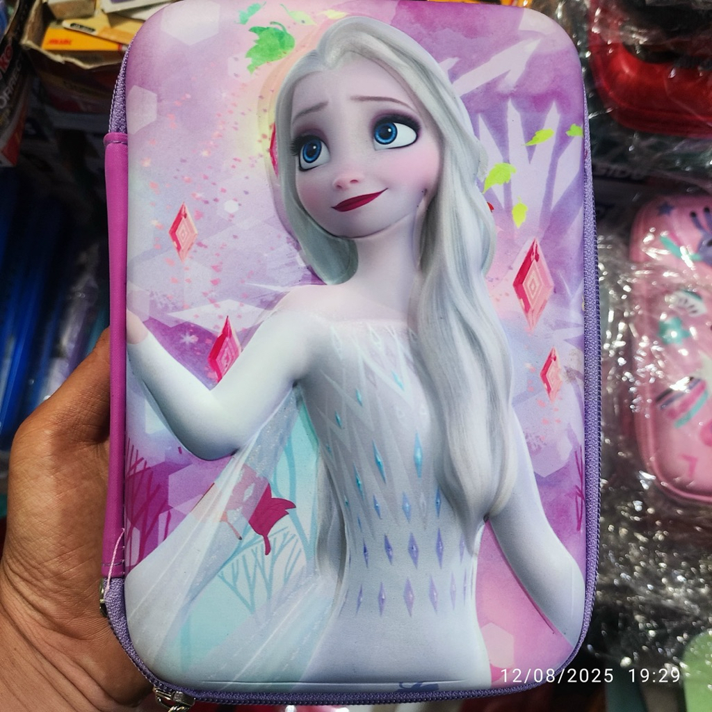 

Tempat pensil karakter