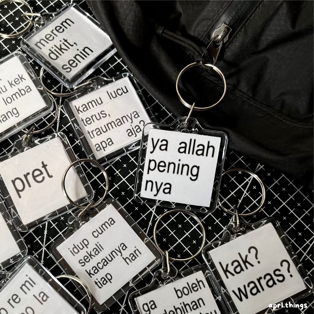 KEYCHAIN MEME TULISAN / bisa custom tulisan / gantungan kunci meme twit lucu gen z brat / ganci puti