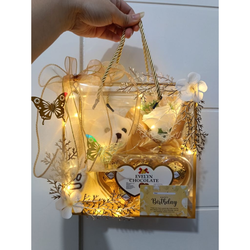 

KADO ULTAH / KADO MEWAH / BUKET / HAMPERS / KADO ANNIVERSARY/ KADO VALENTINE/ BONEKA / BUNGA / Coklat / buket