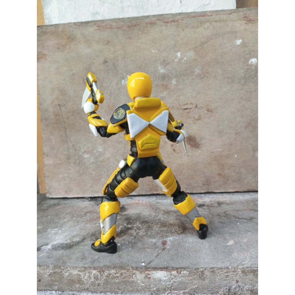 custom action figure lightning collection power rangers yellow sabertooth sentry mmpr # DX megazord 