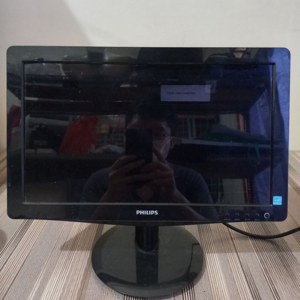 Monitor Philip Bekas Kondisi Monitor kedap-kedip