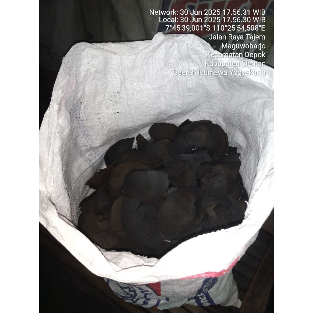 

ARANG BATOK KELAPA KERING 500 GRAM - RICH SMOKE