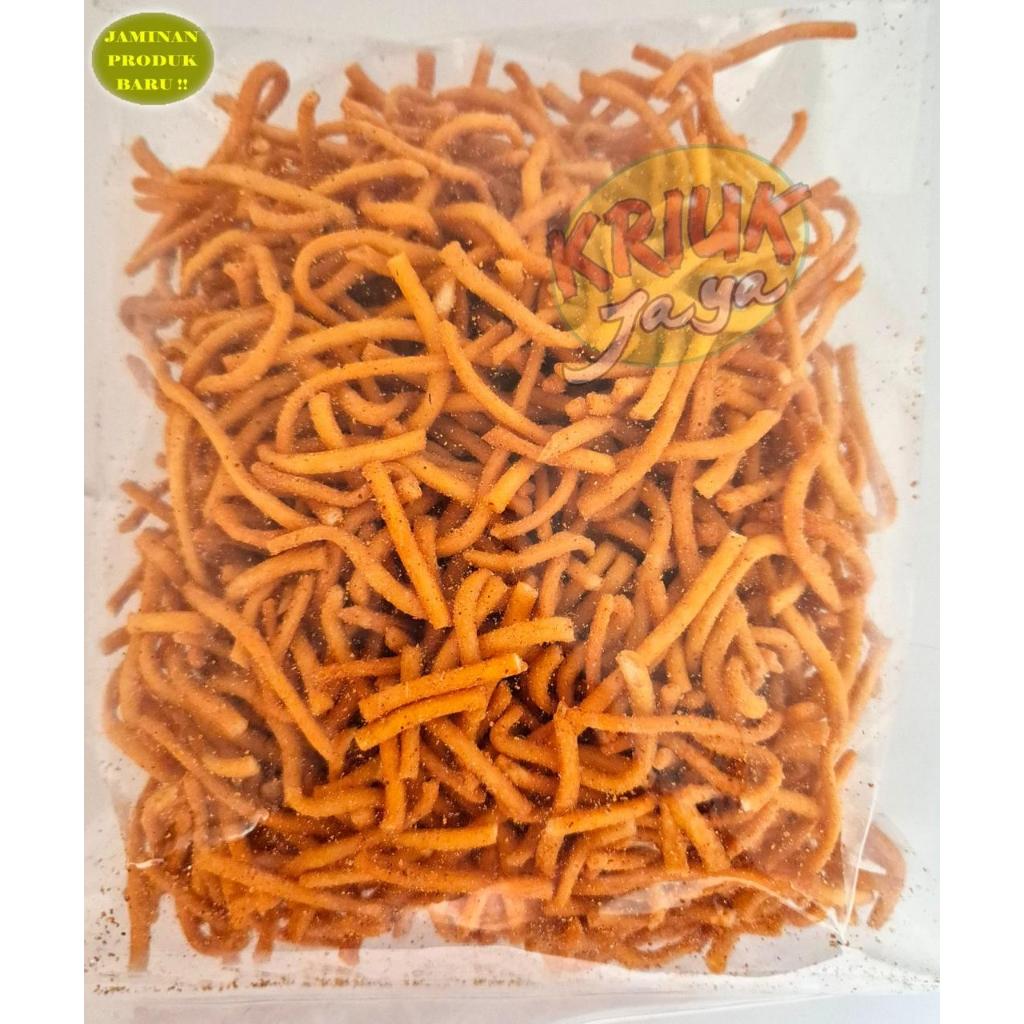 

Cemilan Stik Mie Pedas Spesial