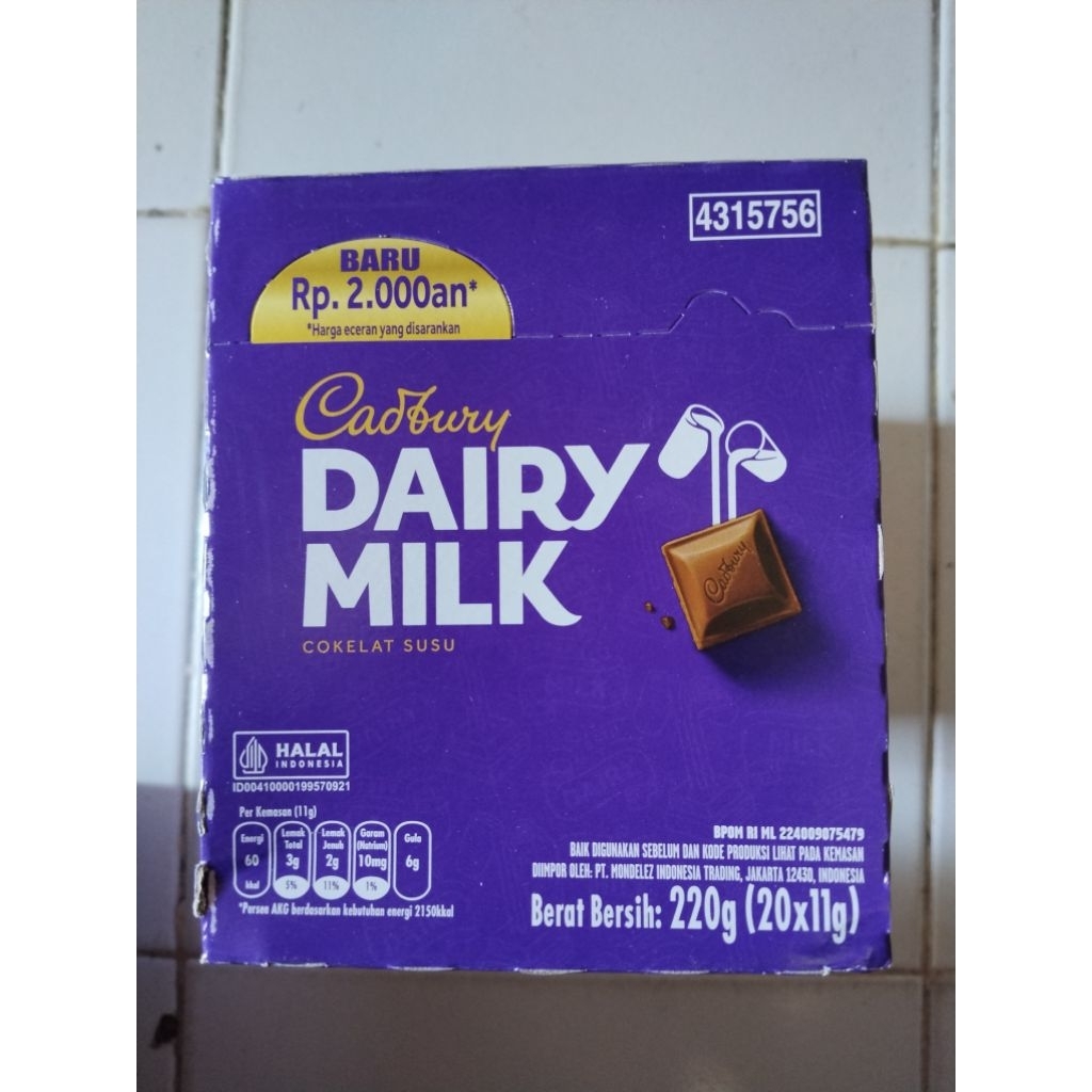 

PROMO BERHADIAH!!! Cadbury Dairy Milk - Cokelat Susu 220 gr ( 20 Pcs x 11 gr )
