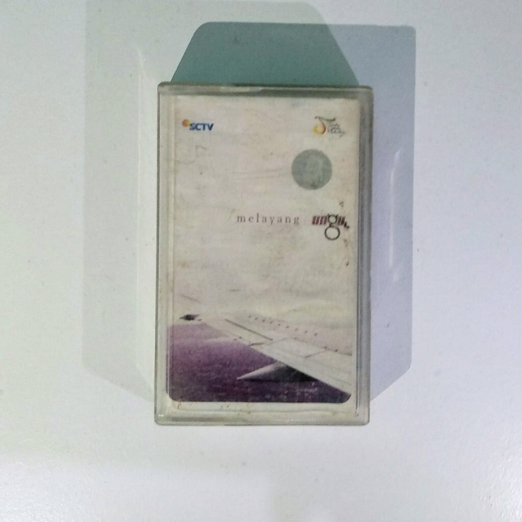 Kaset Pita Ungu Melayang