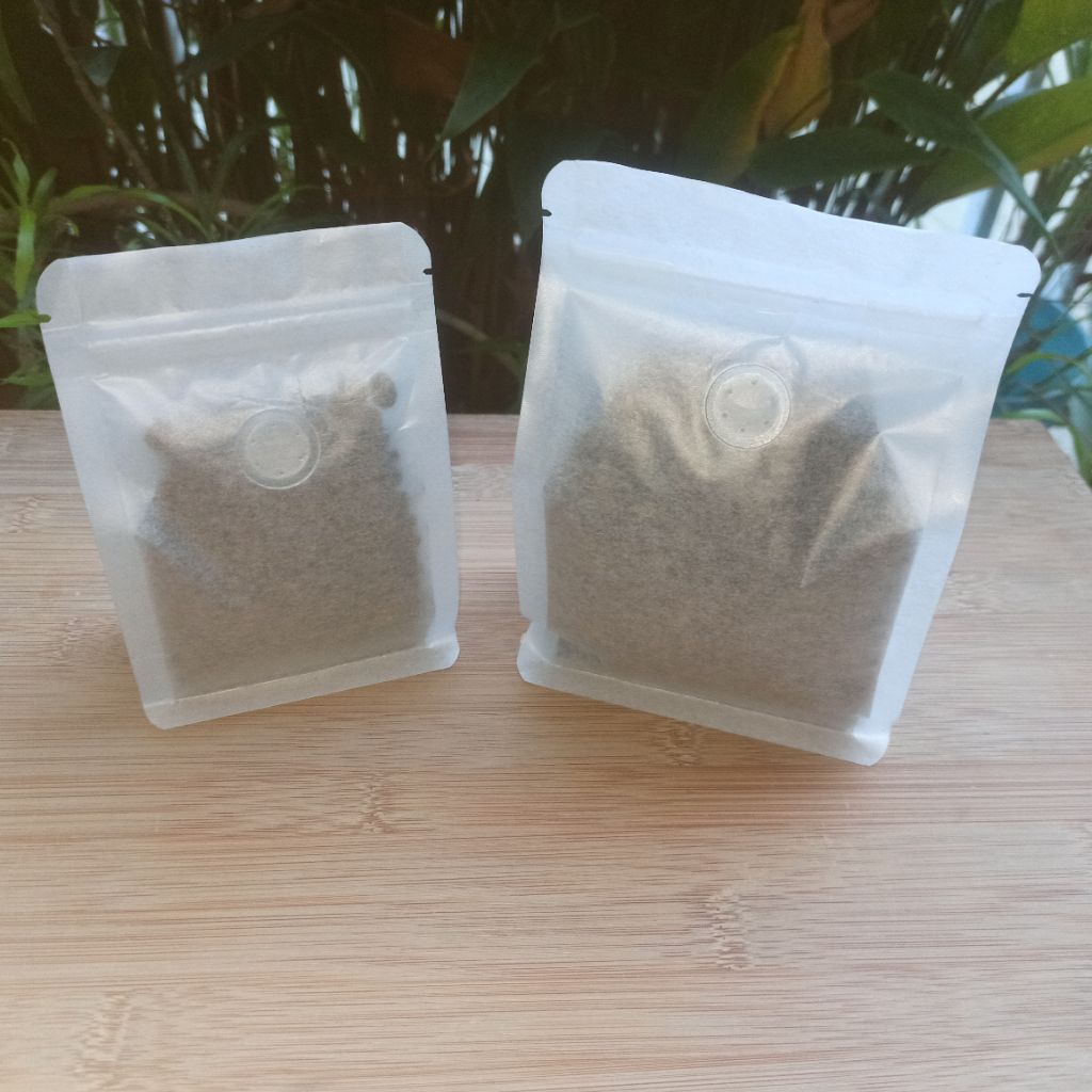 

500 250 and 100 grams Full Arabica Blend Medium Roast Whole Bean / Ground Coffee special for espresso, americano, latte, magic etc. Not quite suitable for aren latte. Arabica blend of Ijen Blue Mountain and Bali Kintamani. Mokapot modifikasi 9barista.