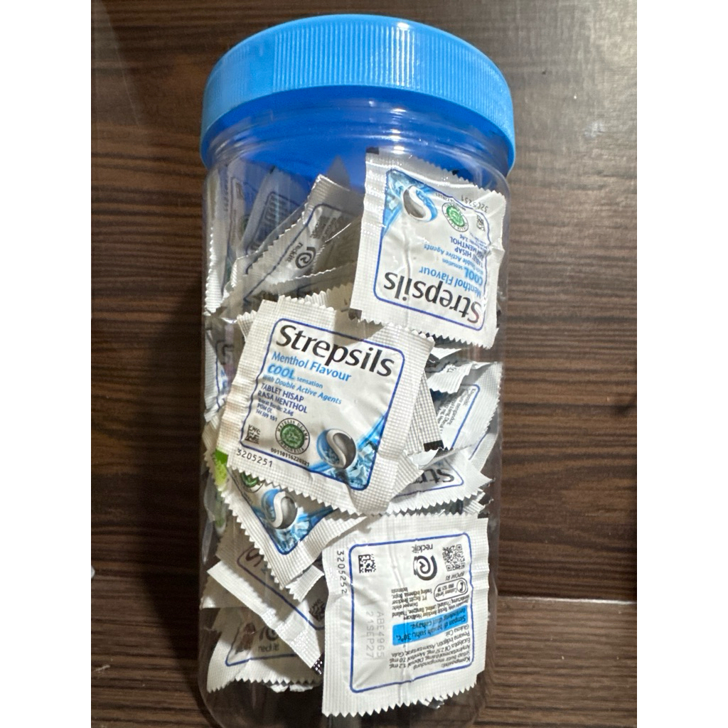 

Toples Strepsils Menthol Cool Sensation isi 48