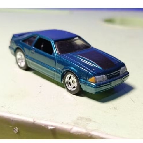 Hot Wheels Premium Lus MUSTANG