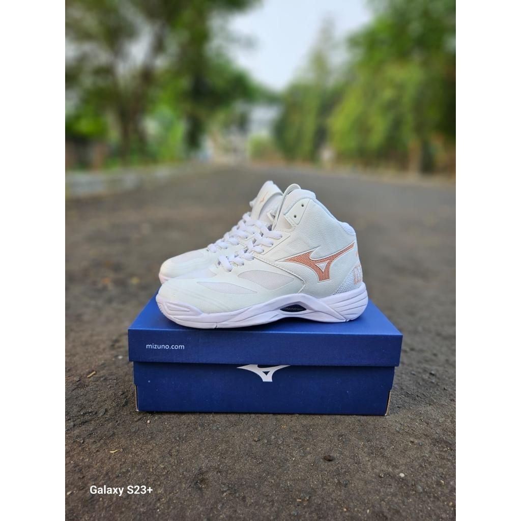 Sepatu voli Mizuno Momentun Wanita volley Ball Olahraga outdoor dan indoot