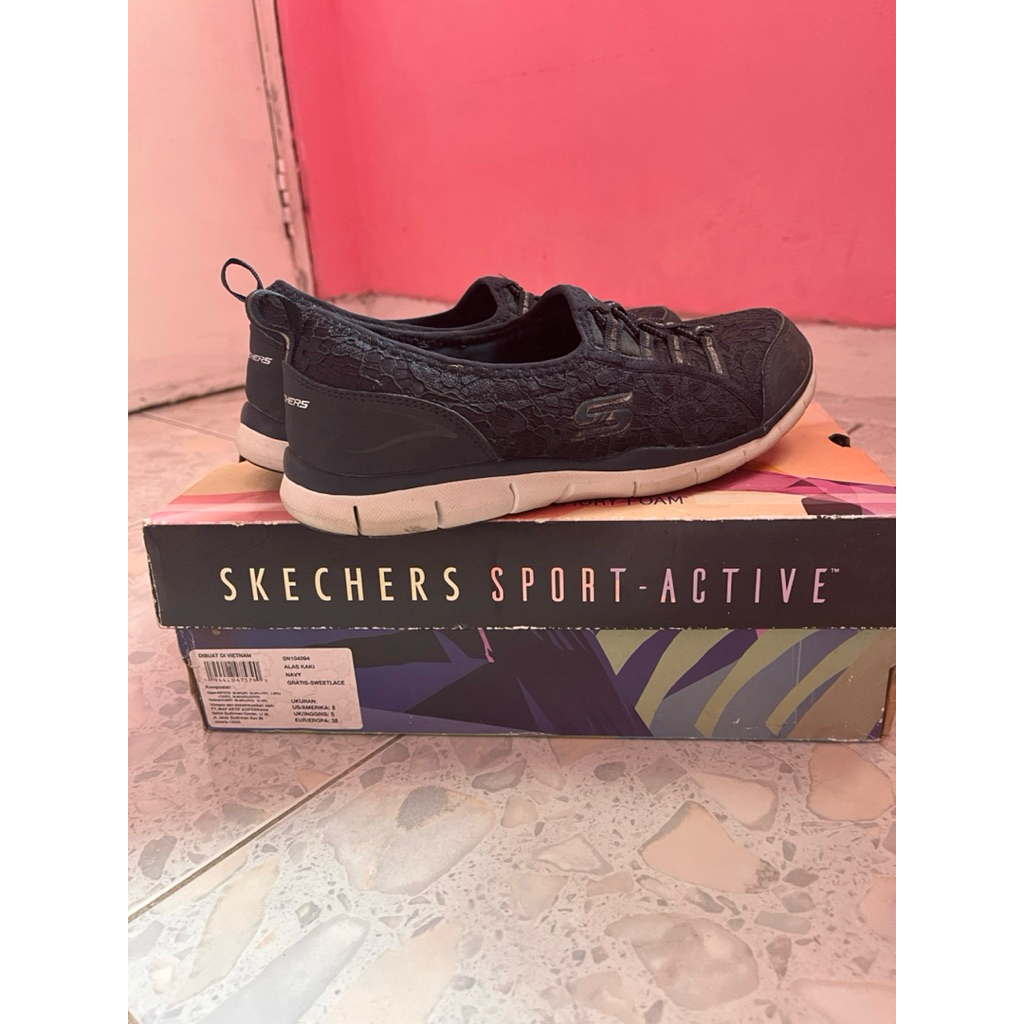 sepatu skechers bekas wanita