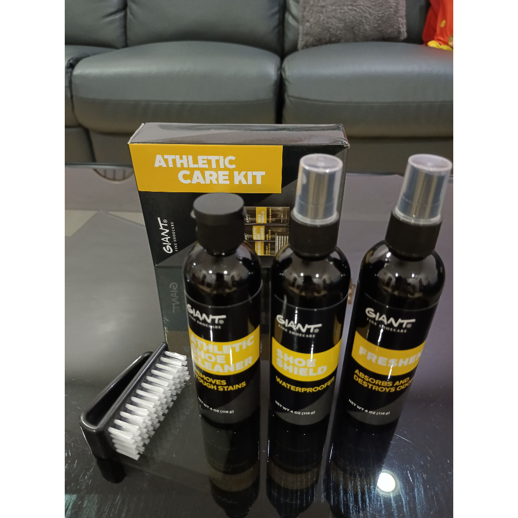 Pembersih Sepatu / Shoe Cleaner Shield and Refresher 1PAKET