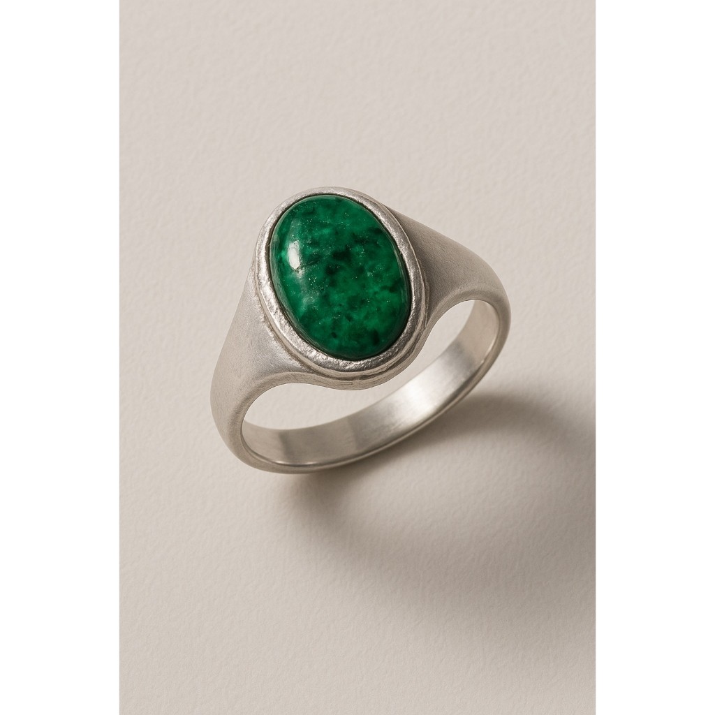 Cincin Perak dengan Batu Hijau Emerald – Souvenir Mewah Handmade Bali