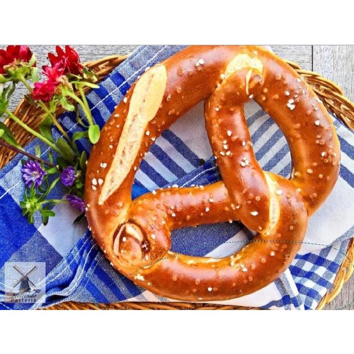 

AUTHENTIC, SOFT GERMAN PRETZELS (BREZELN) (Pack of 6)