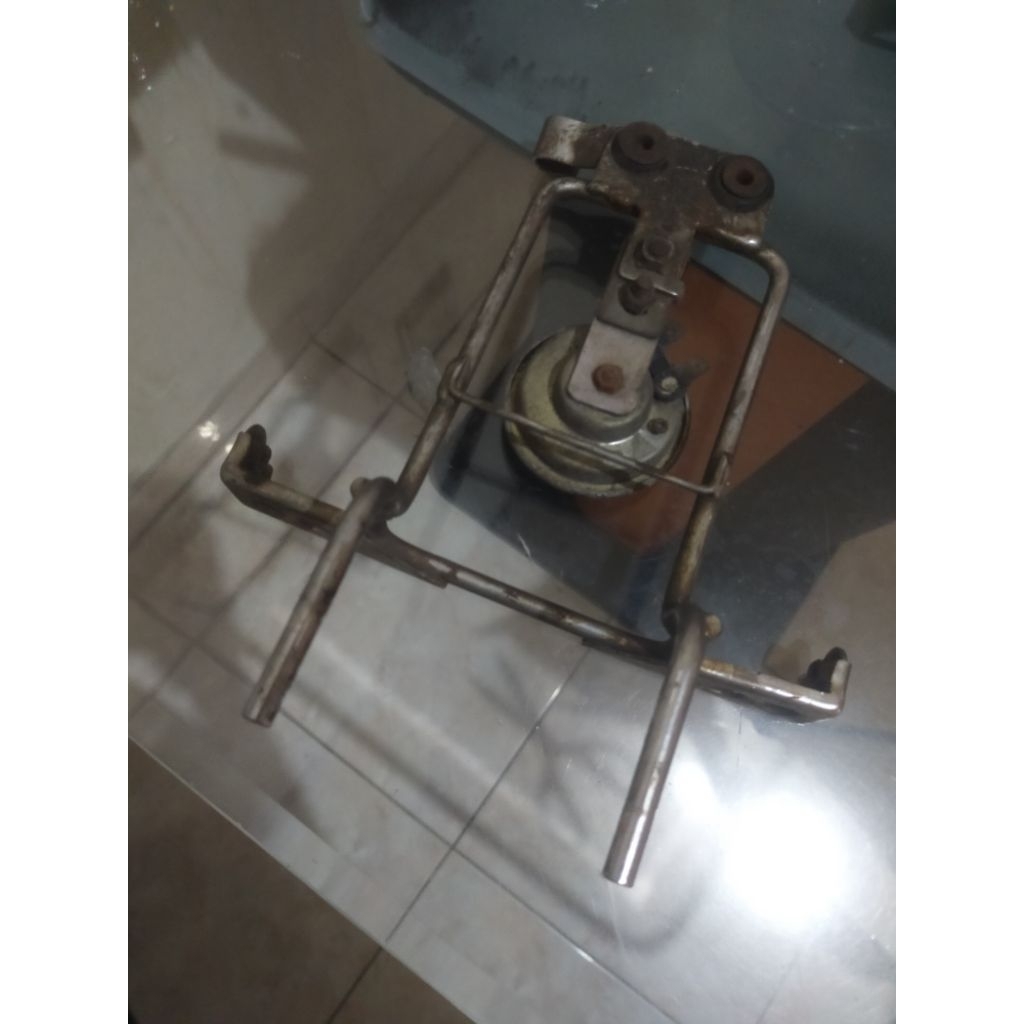 dudukan kepala dan spidometer Fu cbu copotan motor