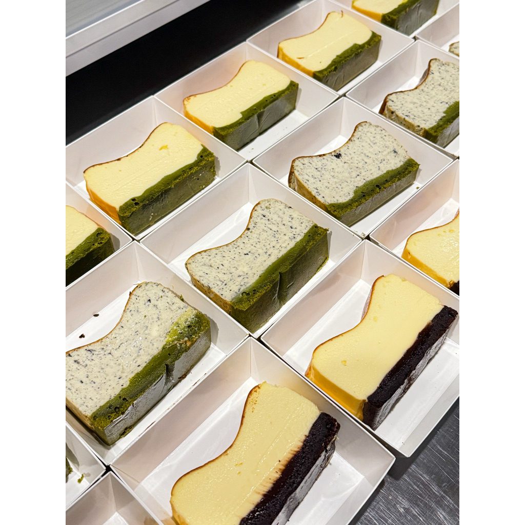 

JOYOUS BAKER | Slices | Melty Brownie Cheesecake