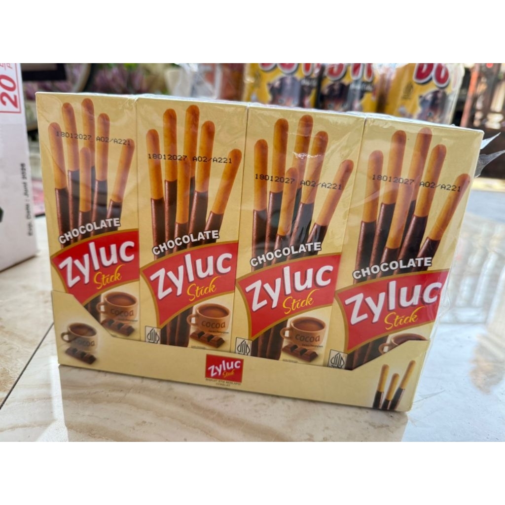 

biskuit ZYLUC stick coklat (1 BOX 20PCS) HAMPERS ULANG TAHUN/DIJUAL LAGI