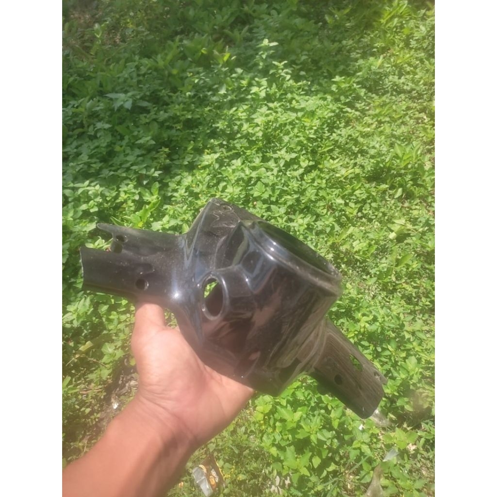 batok lampu depan bagian bawah motor suzuki RC100 bravo