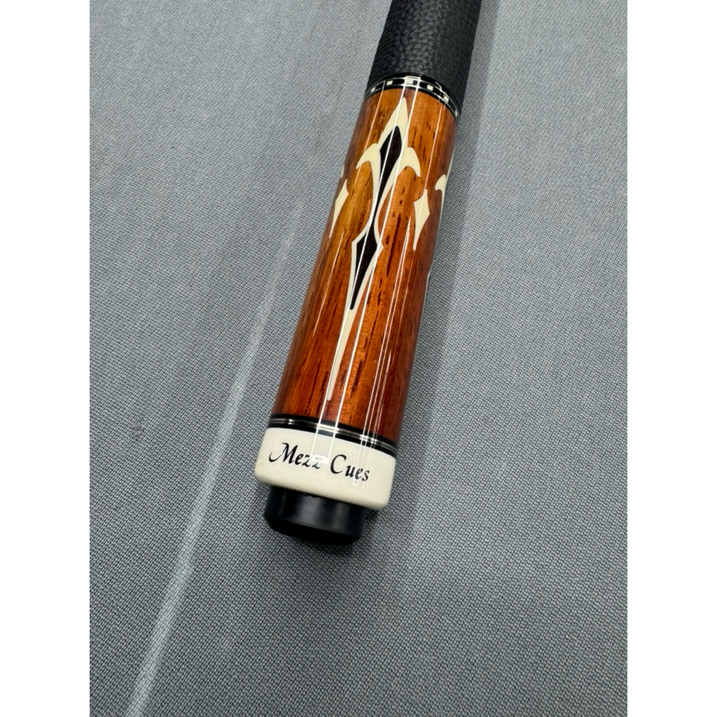 Butt Mezz Ec7 D4 Dolphin