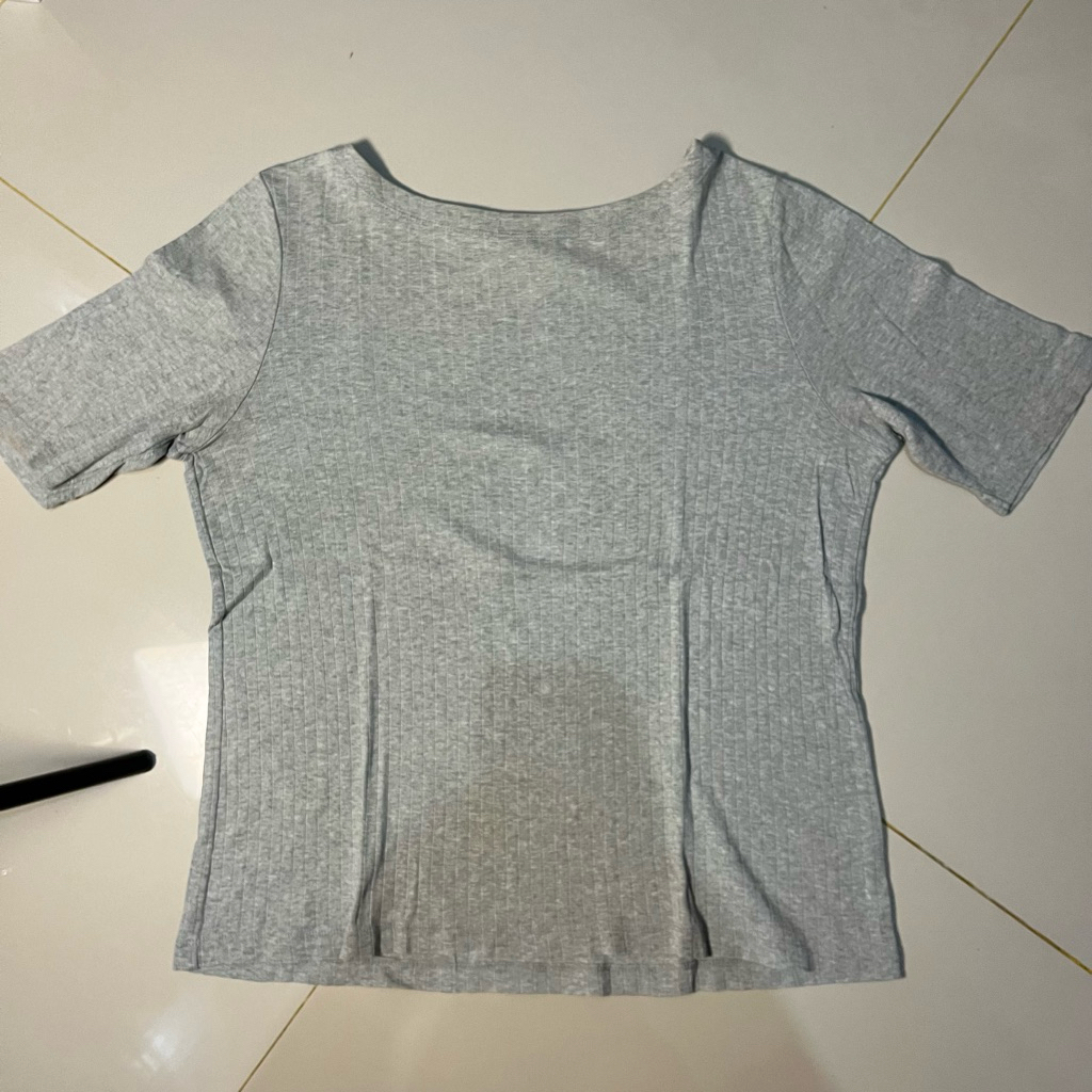 preloved kaos wanita uniqlo