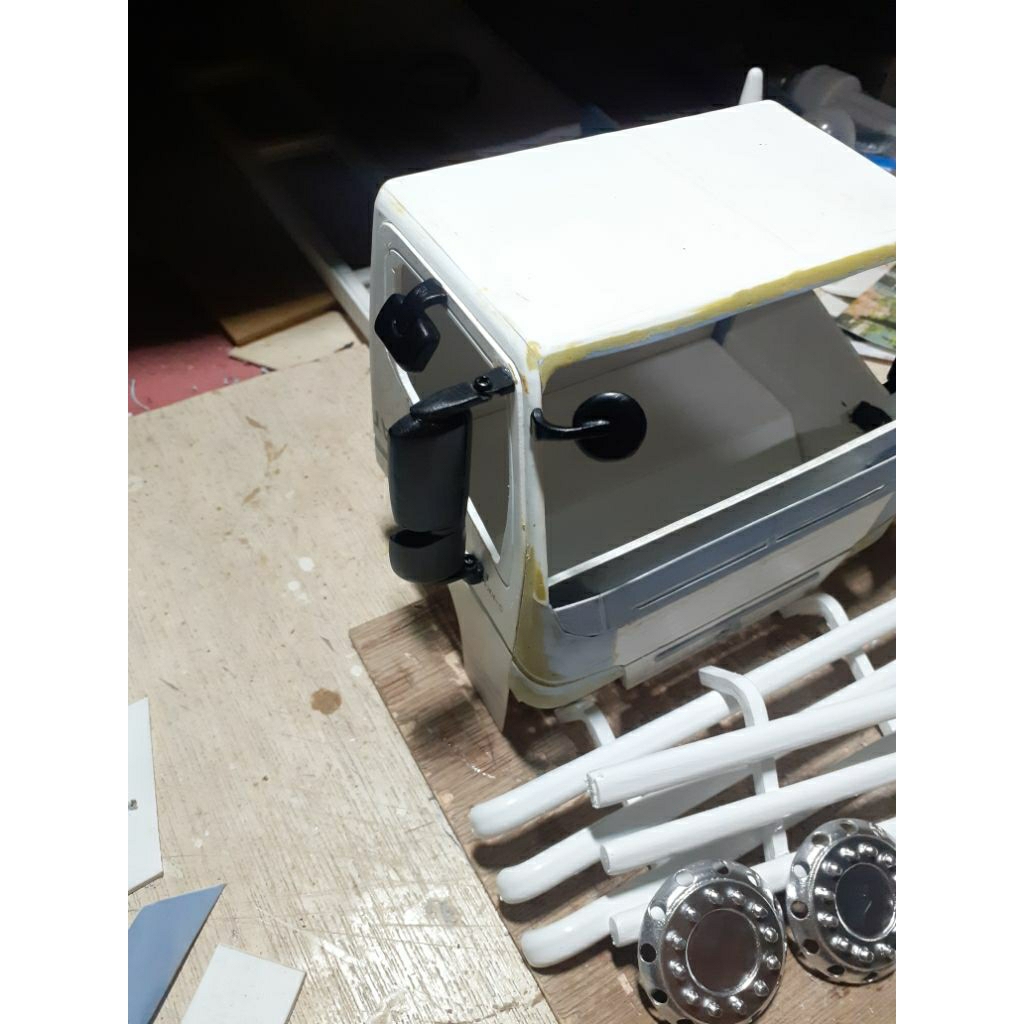 SPION AUMAN MINIATUR TRUK 2pcs SKALA 14, 12 DAN 10