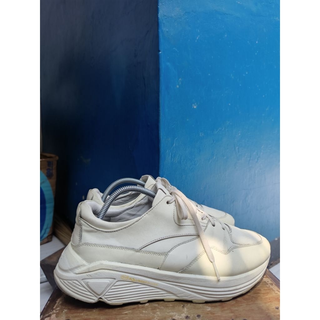 Sepatu outdoor second MICD Size 42