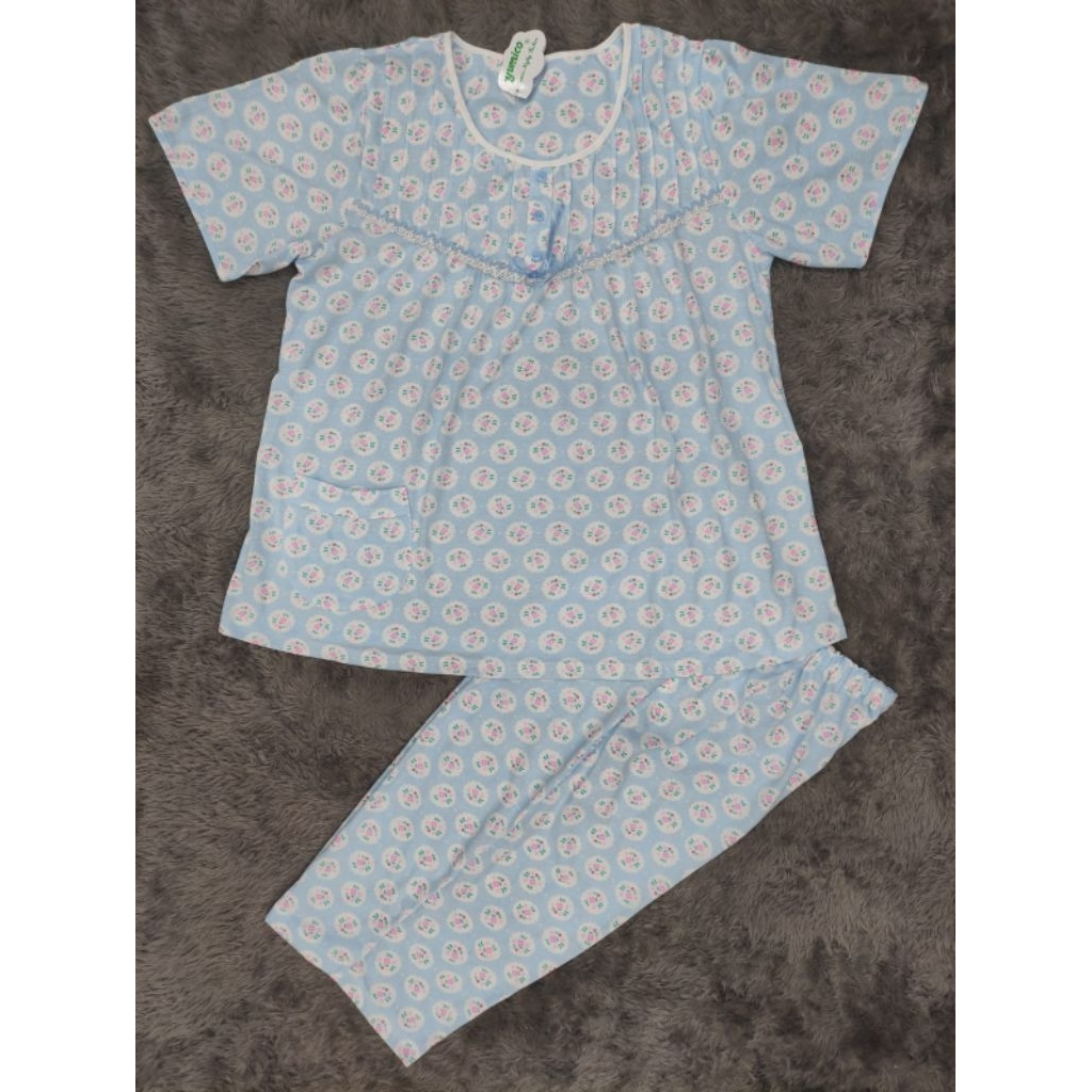 Setelan baju tidur merek Yumico bahan kaos tangan pendek celana 7/8 ukuran standar