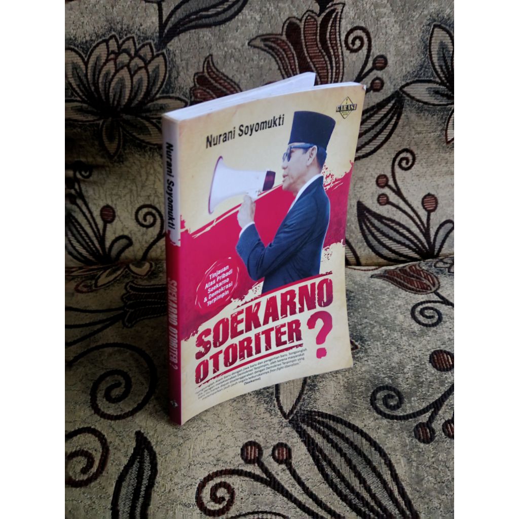 Soekarno Otoriter? - Nurani Soyomukti