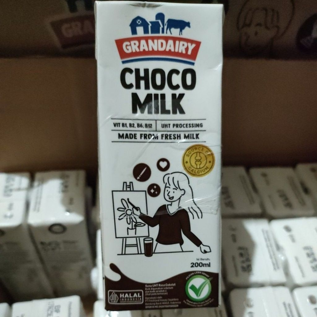

GRANDAIRY susu UHT rasa Cokelat 200 ml / GRANDAIRY UHT choco milk 200ml / susu UHT coklat 200ml.