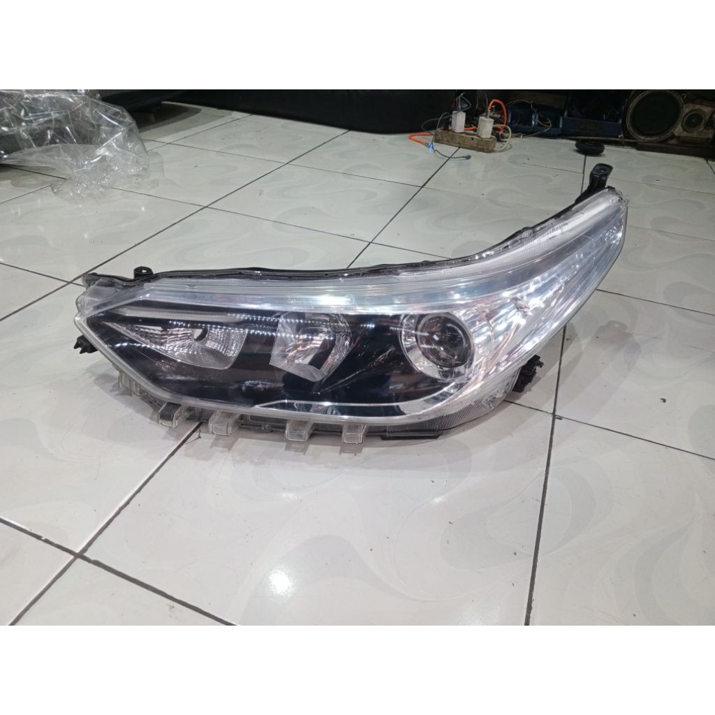 headlamp Vios gen 4 2016-2020 original. lampu depan Vios gen 4 original
