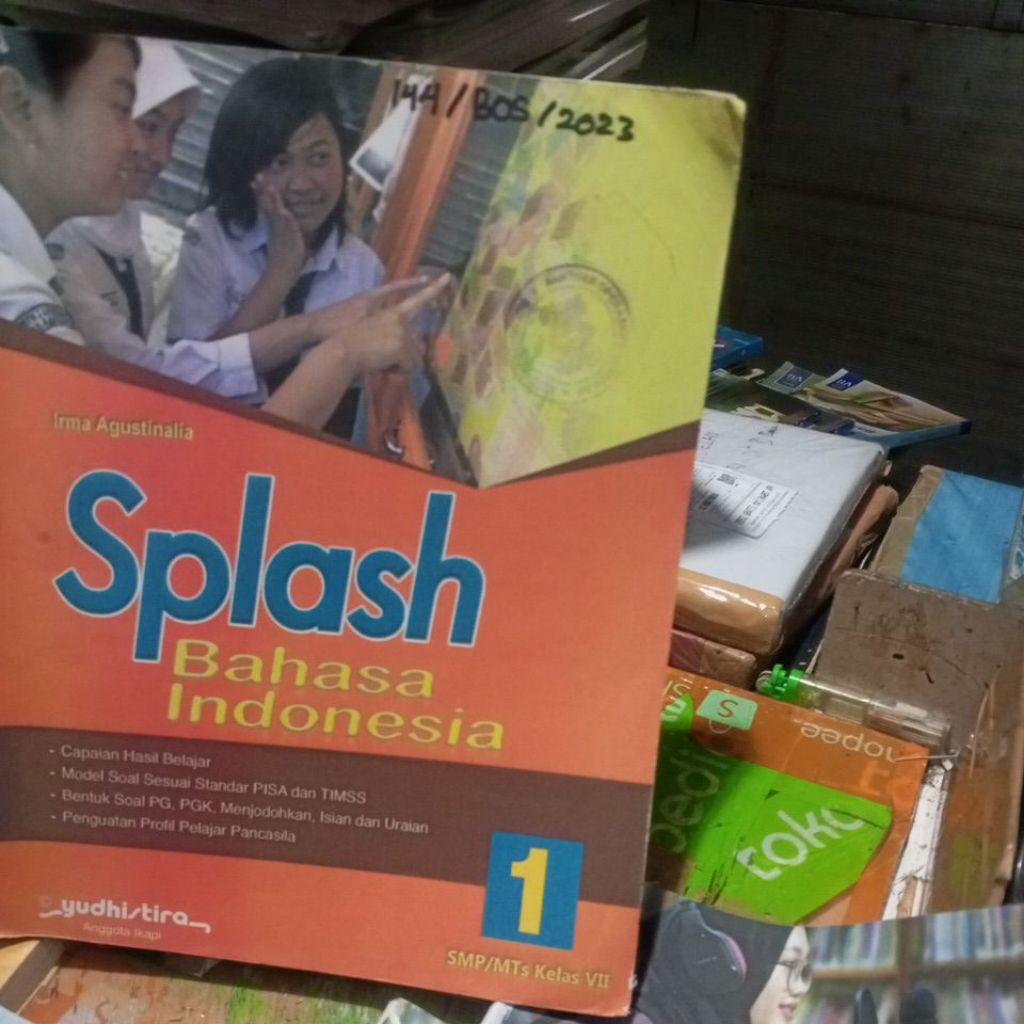 BUKU SPLASH BAHASA INDONESIA UNTUK SMP KELAS VII/7 KURIKULUM MERDEKA PENERBIT YUDISTIRA