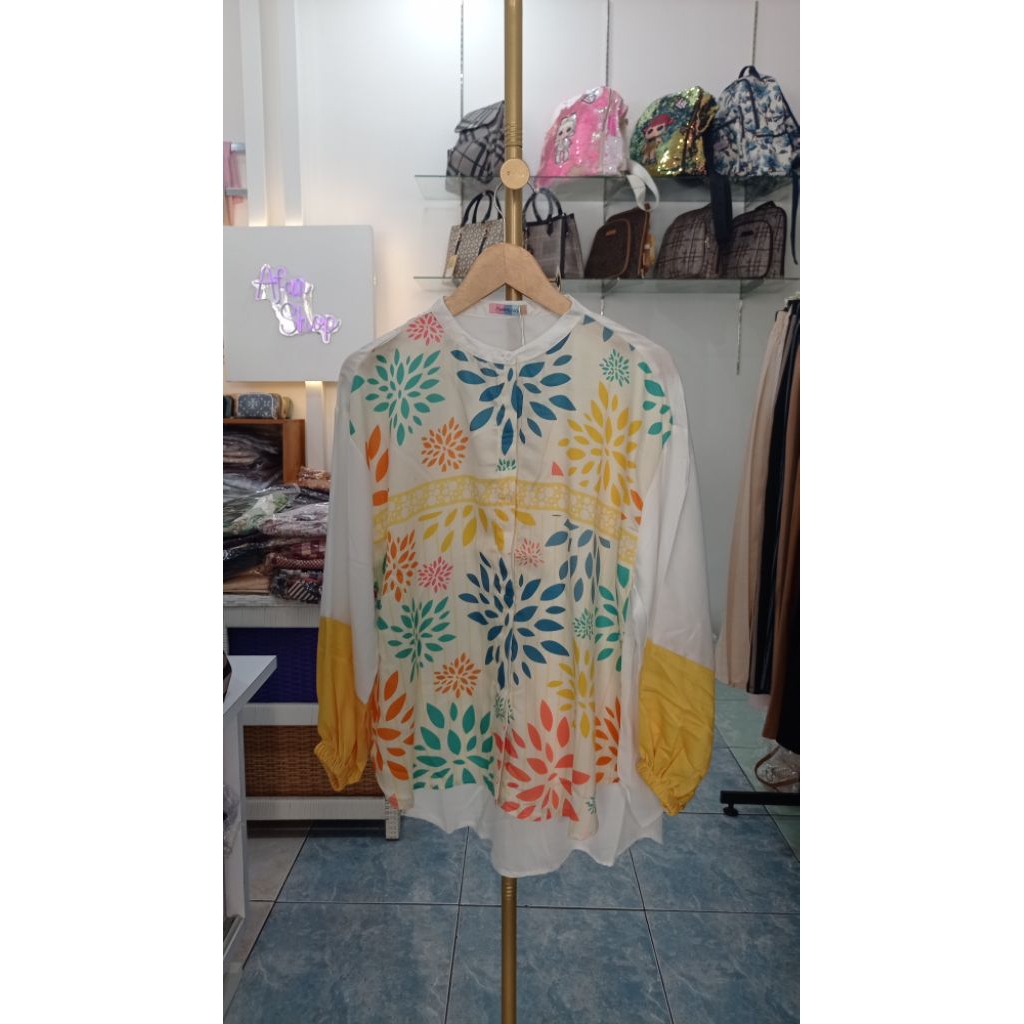 Blouse Amela motif satin