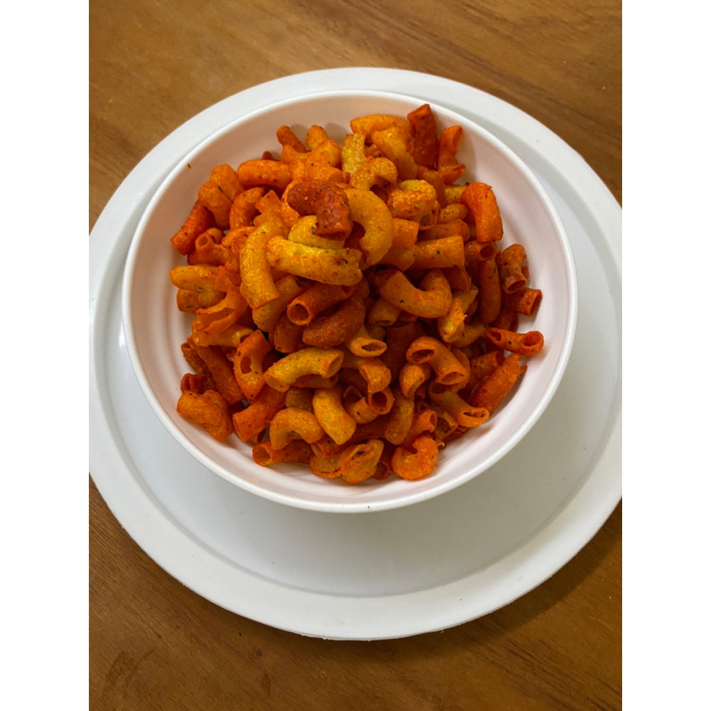 

makaroni pedas daun jeruk gurih snack renyah camilan