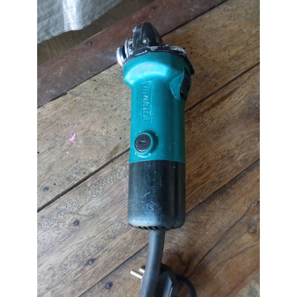 gerinda tangan merek makita saklar atas original kondisi bekas normal siap pakai suara halus