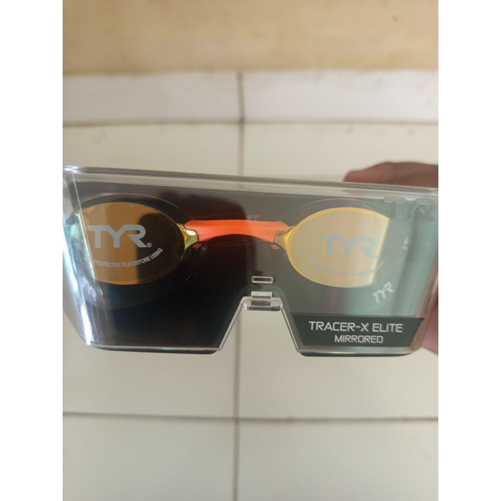 kacamata renang TYR