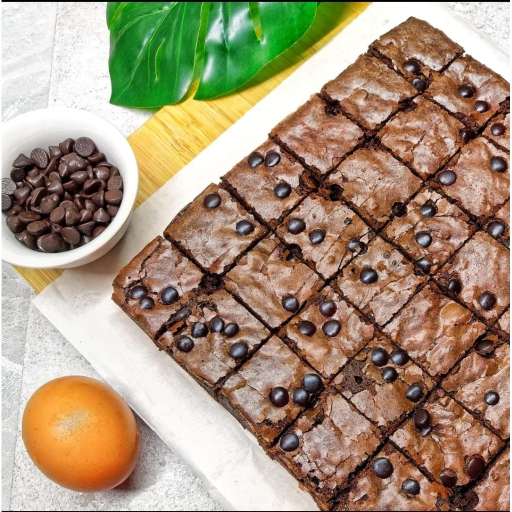

Fudgy Brownies/Brownies Panggang/Shiny Crust by Sweethugsbakehouse 10x10cm, 10x20cm, 20x20cm