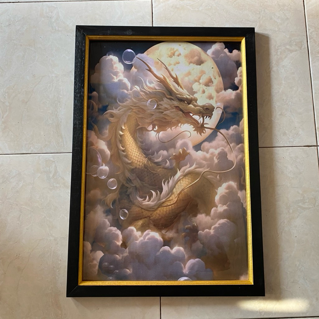 hiasan dinding lukisan cetak gambar naga emas plus bingkai cantik