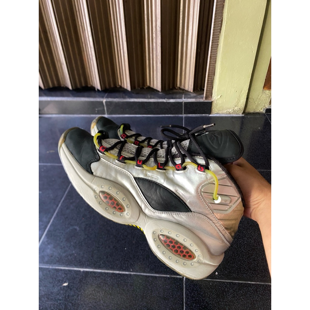 Reebok Question Mid X Minions