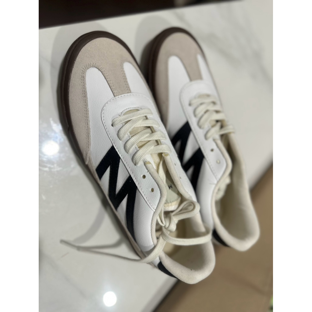 sepatu marque gustav white size 43