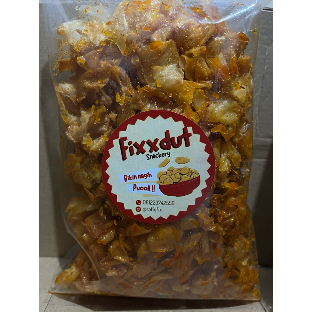 

keripik singkong pedas dan ori