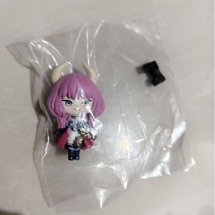 Aura Frieren Gachapon Figure