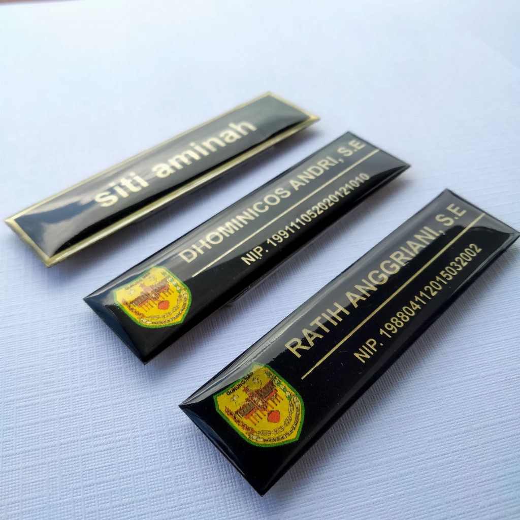 

Nama dada kuningan/nametag kuningan /papan nama kuningan/pin nama