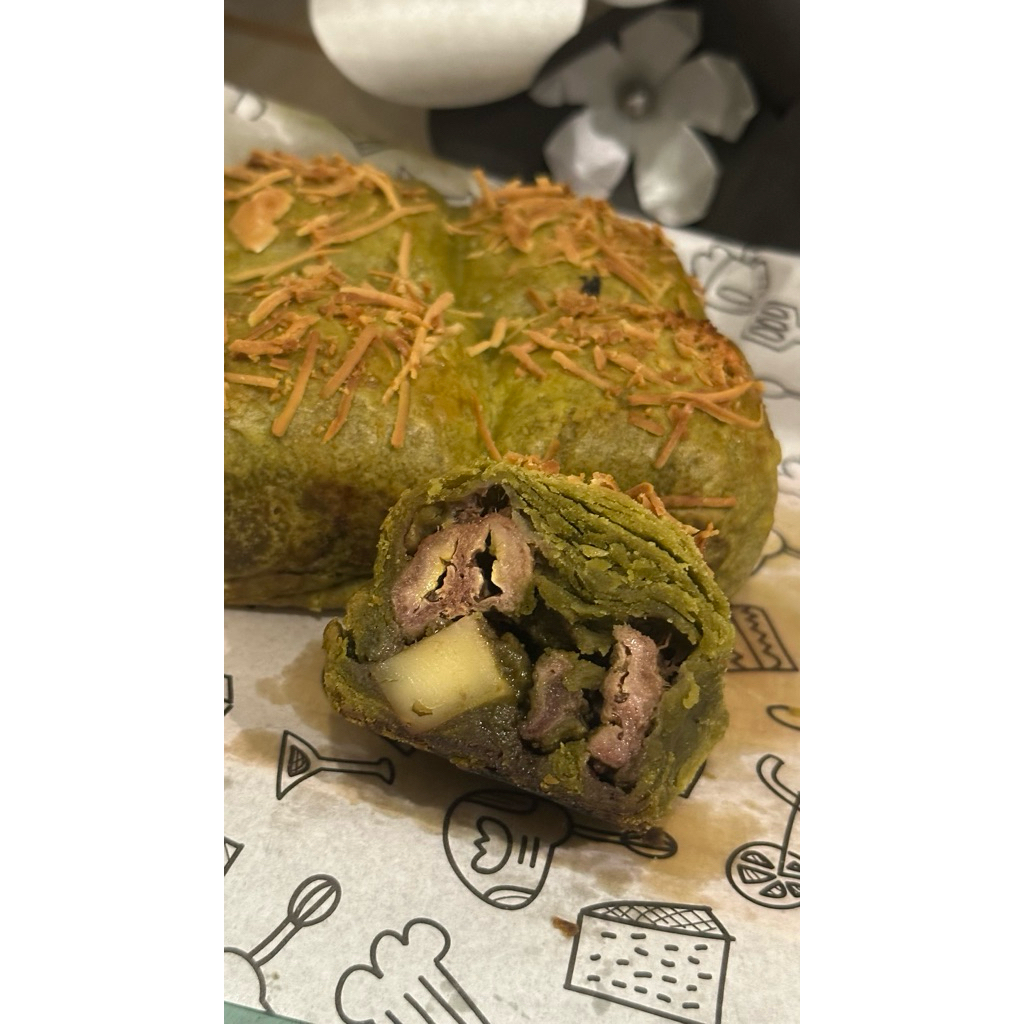 

Pisang Bolen Macha Keju 4 pcs