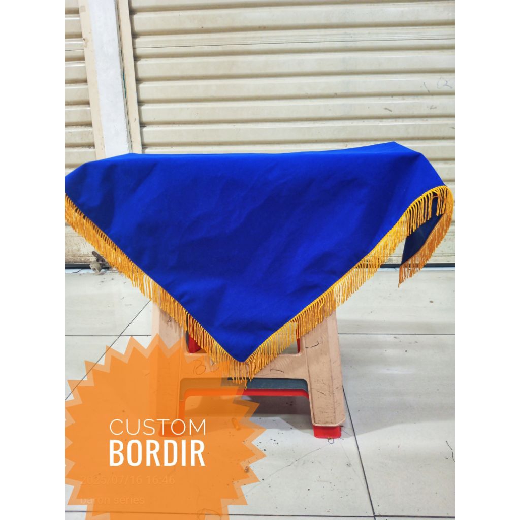 

alas/taplak baki pengibar bendera bahan bludru polos ( custom Logo) variasi rumbai